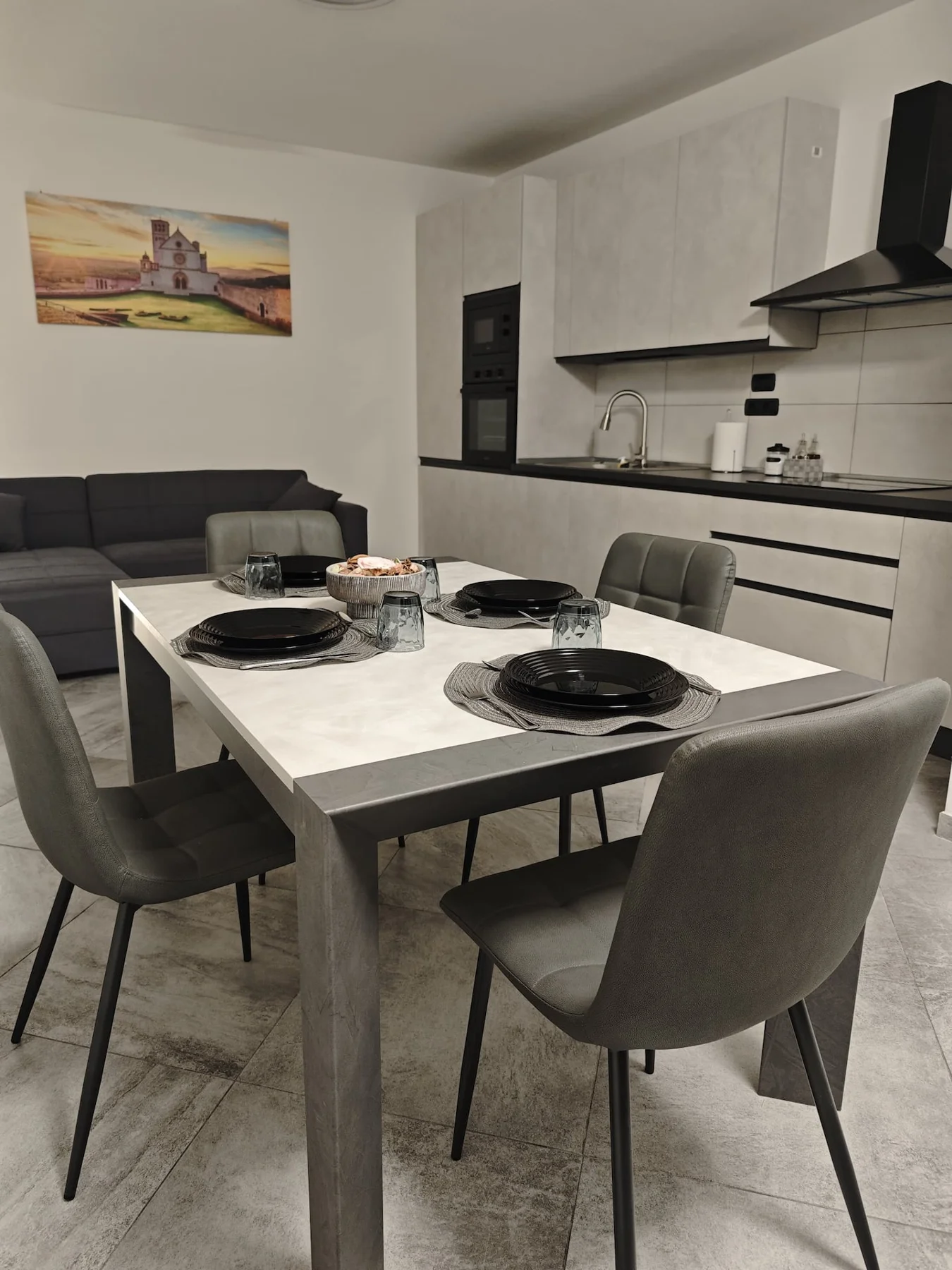 La zona pranzo e la cucina di Casa San Francesco Airport